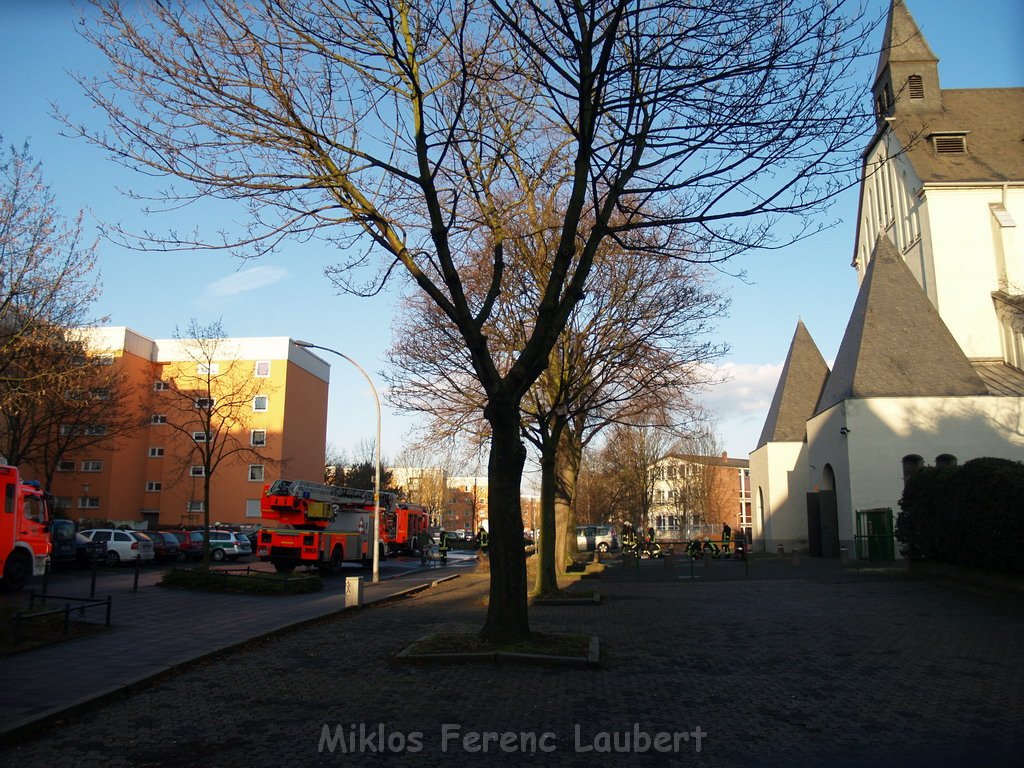 Brand in Kirche Koeln Muelheim Tiefenthalstr   P46.JPG
